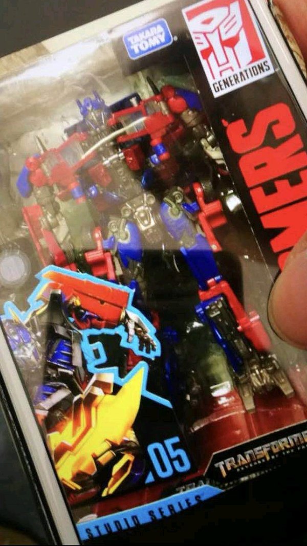 Generations Studio Series Voyager Optimus Prime   In Package Photo (1 of 1)